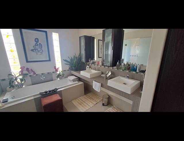 4 BEDROOM HOUSE FOR SALE IN SALDANHA HEIGHTS